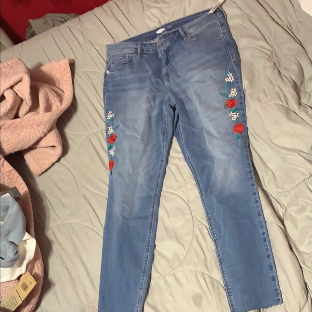 Old navy rose embroidered super skinny jeans